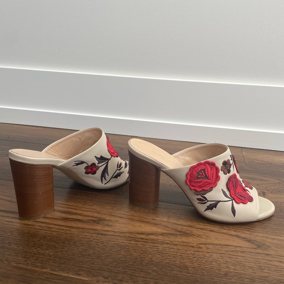 Floral sandal heels from Club Monaco. - Picture 3 of 3